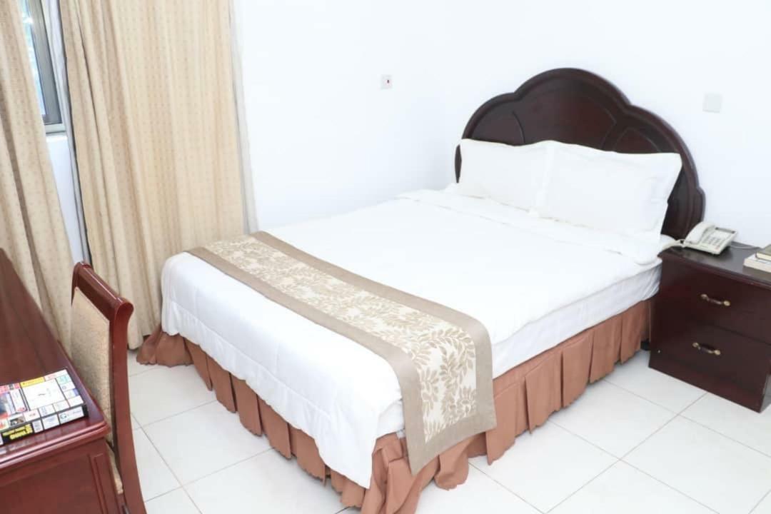 Luxury West Hotel Adenta ภายนอก รูปภาพ
