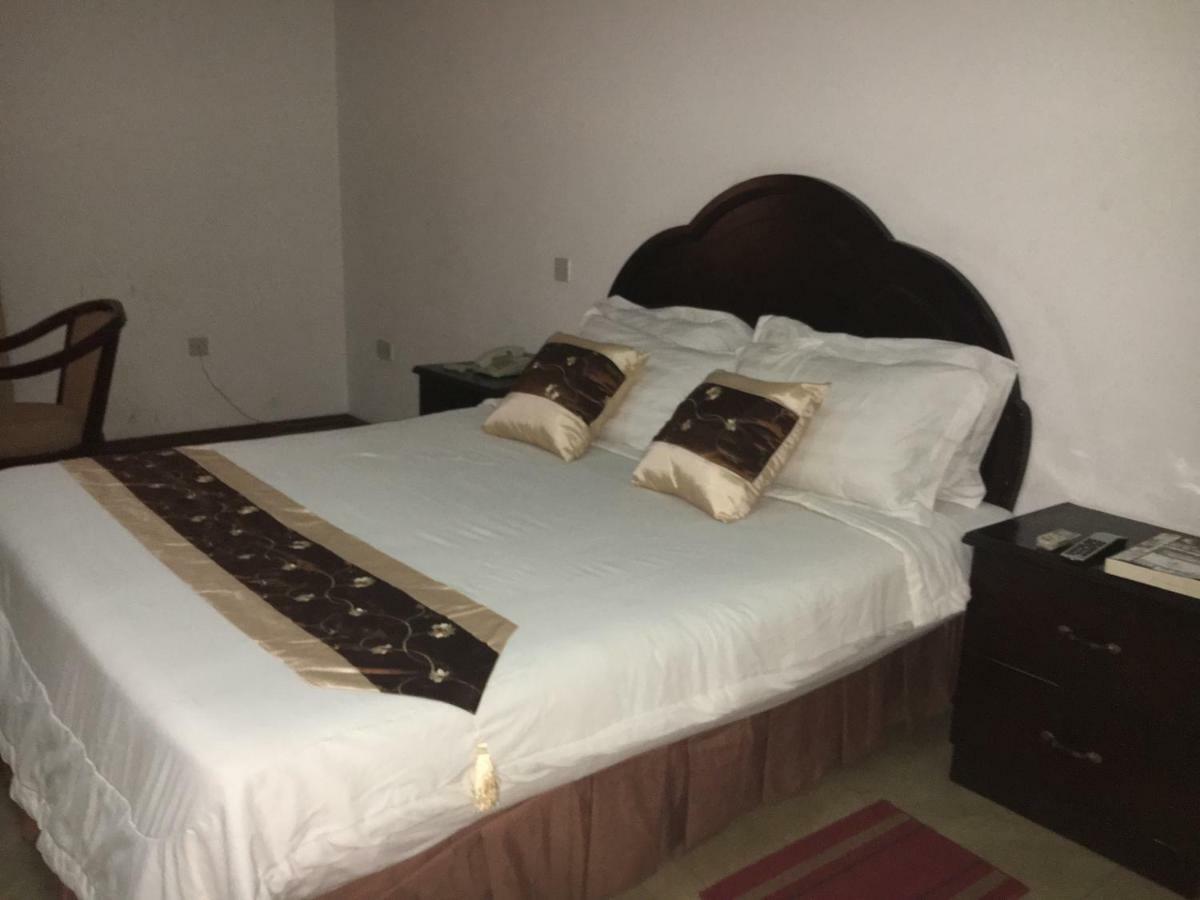 Luxury West Hotel Adenta ภายนอก รูปภาพ
